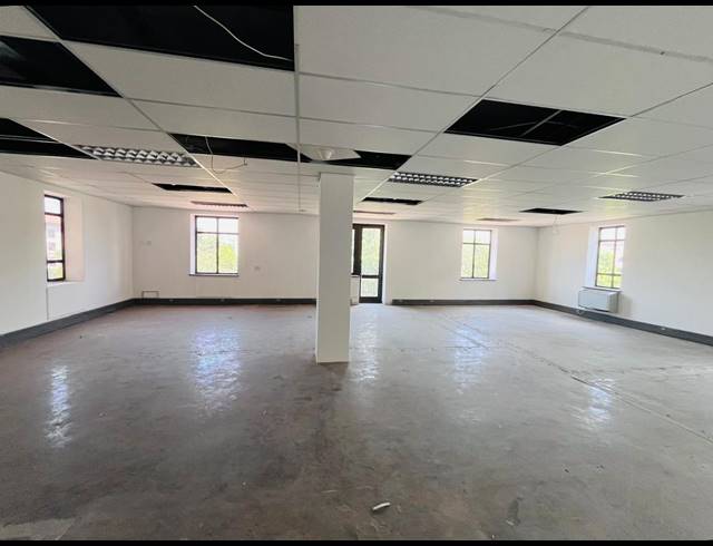 201M² OFFICE TO LET IN FOURWAYS